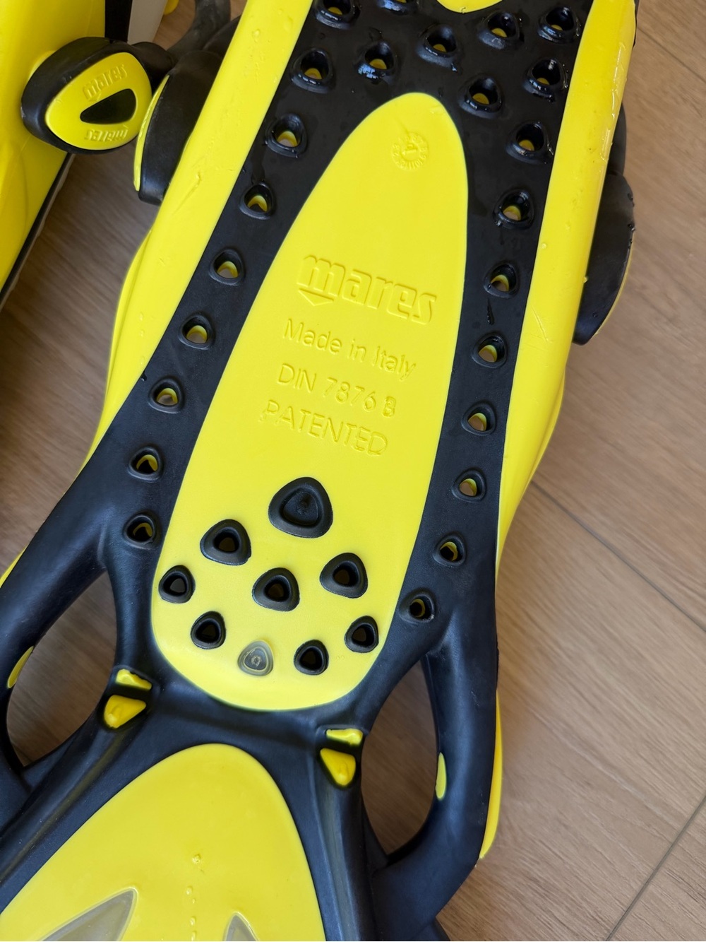 Mares Yellow & Black Snorkel Fins - Performance Swim Fins - Picture 5 of 5